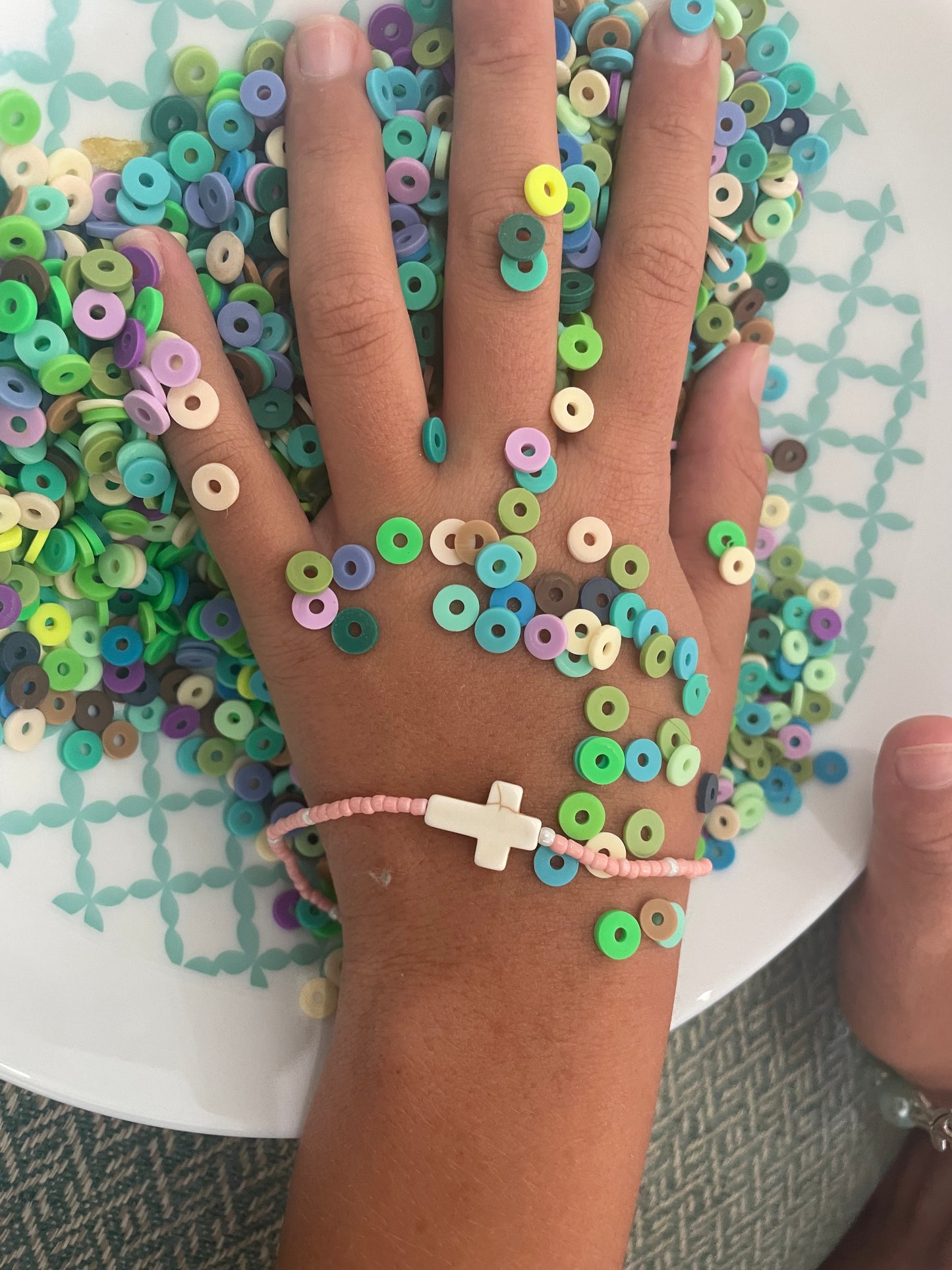 Pulsera Con Cruz Rosa
