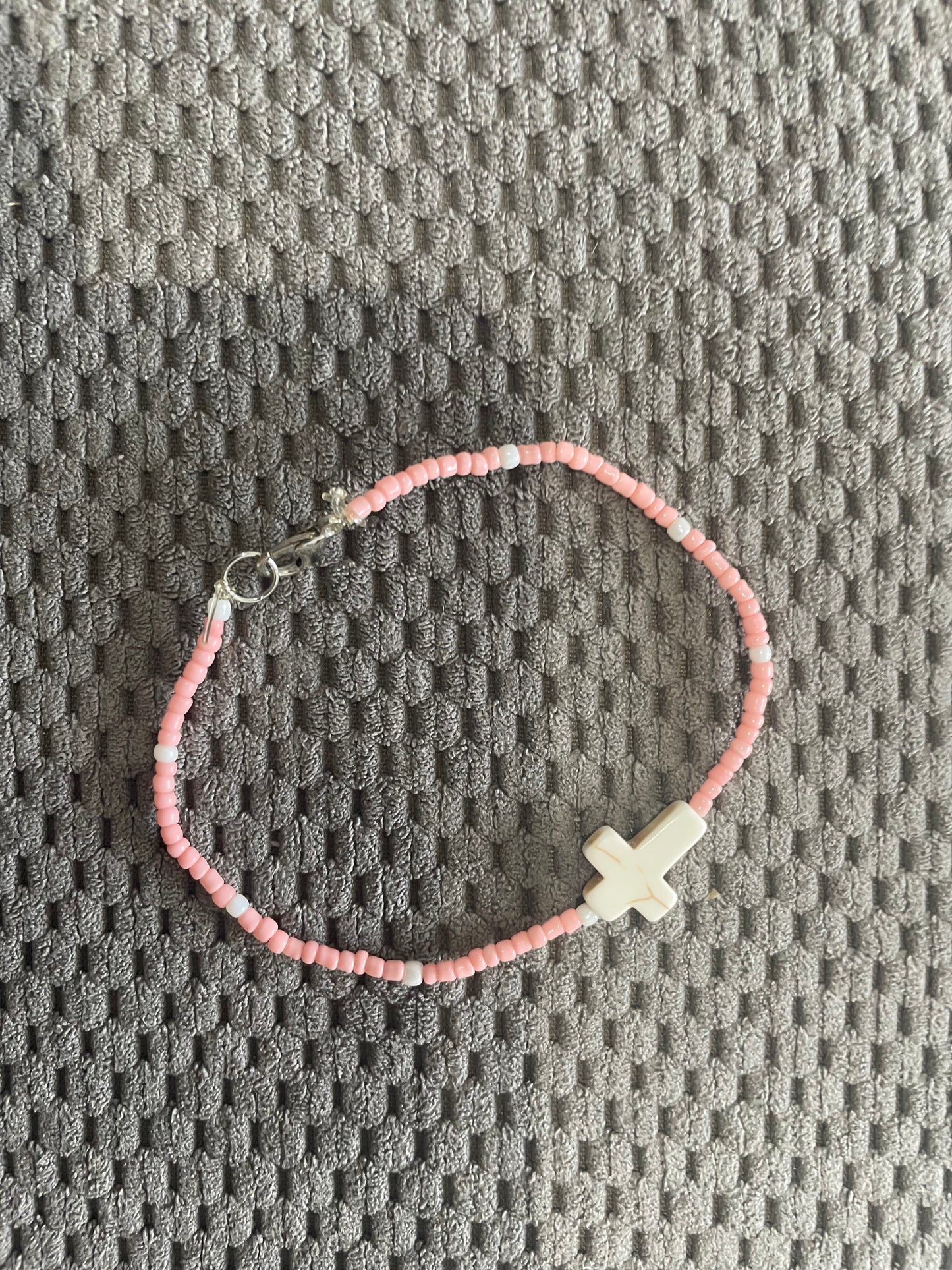 Pulsera Con Cruz Rosa