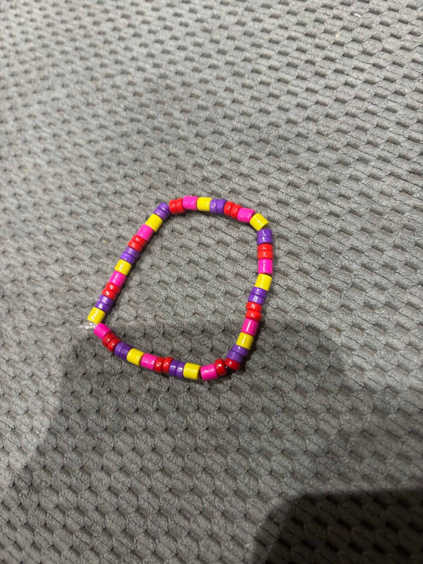 Pulsera De Cilindros Roja, Amarilla, Rosa Y Morada